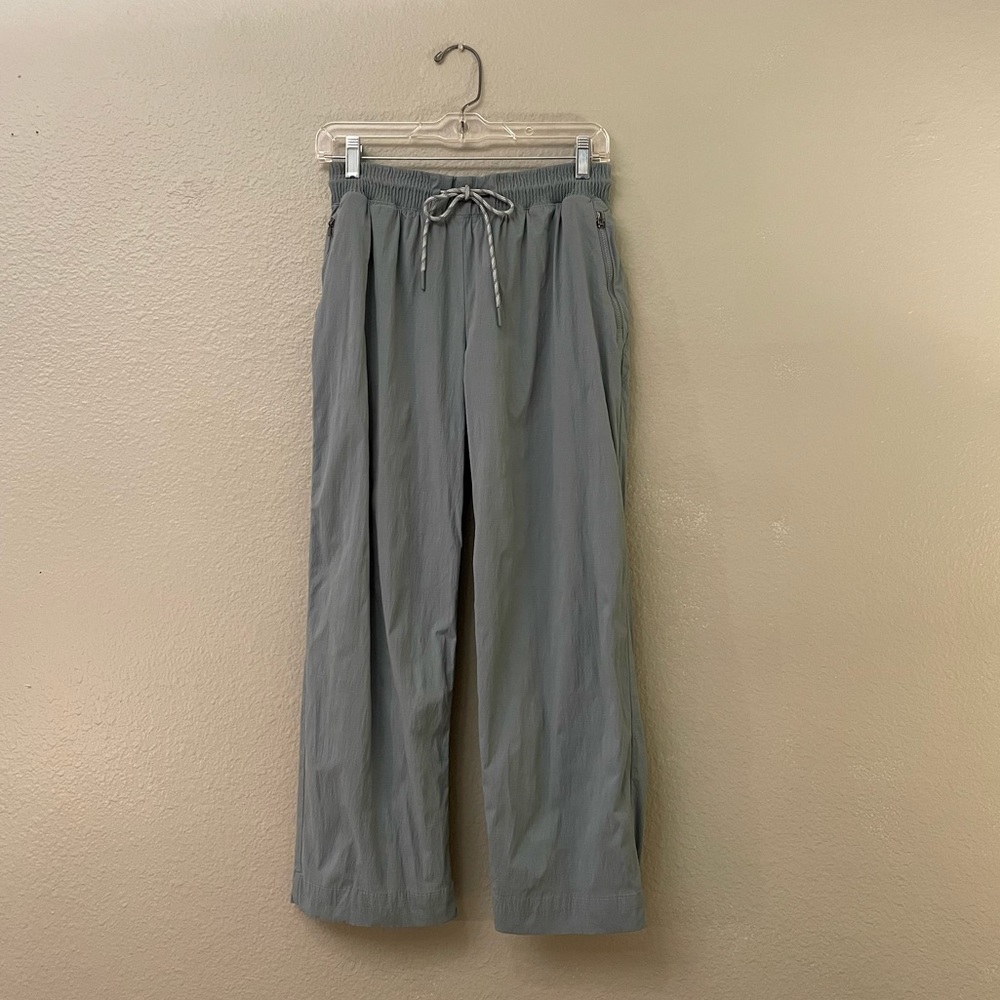 Athleta. Size 6. Women’s Pants. Athletic Pants. Blue.